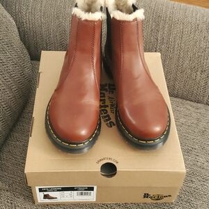Dr. Martens 2976 Leonore Chelsea Boot
